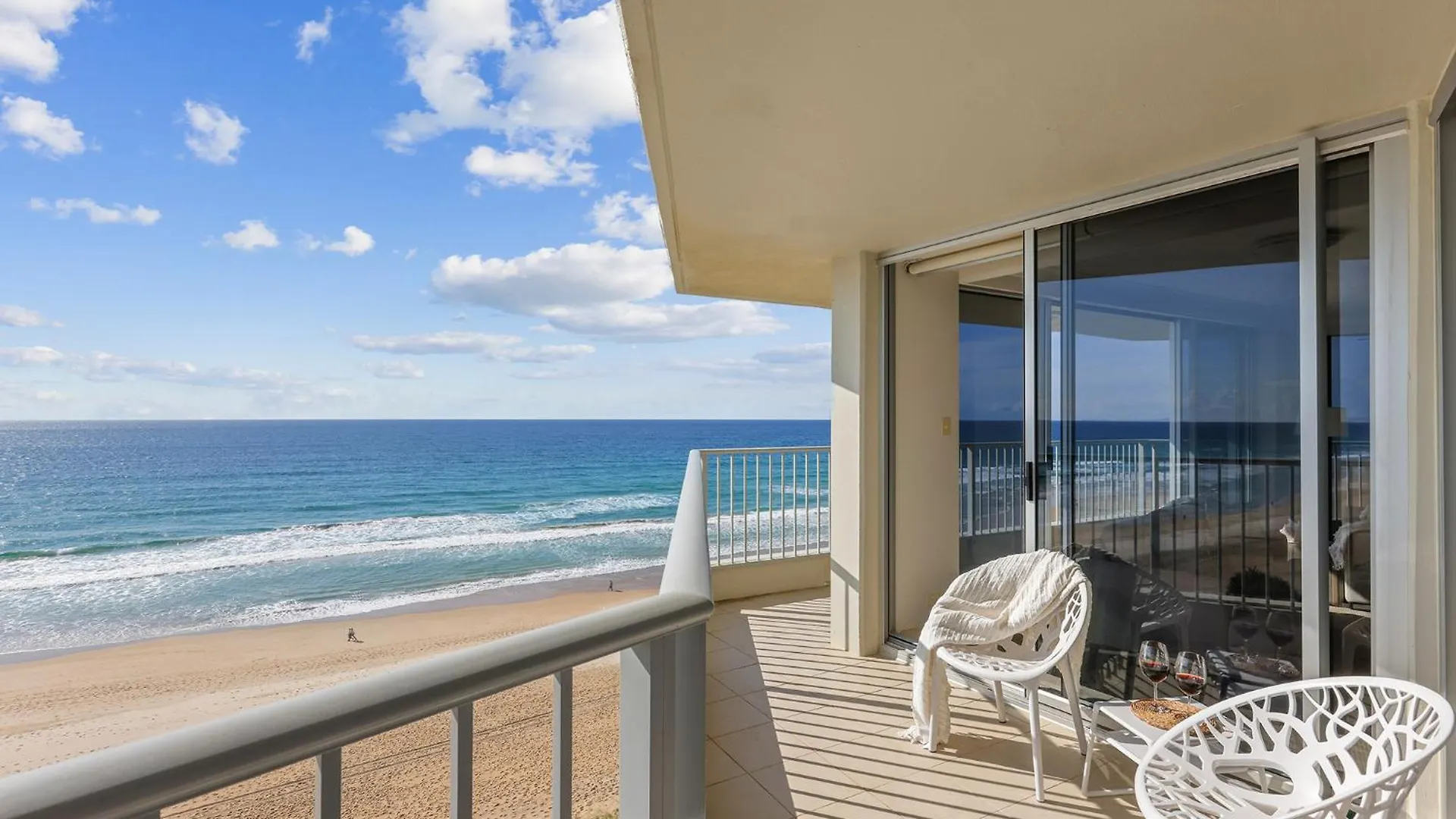 Absolute Beachfront Apartment Gold Coast
