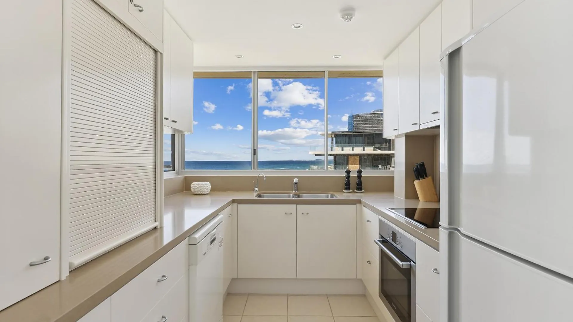 Absolute Beachfront Apartment Gold Coast